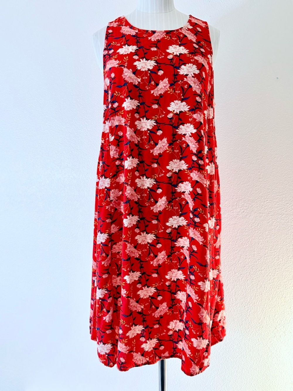 Old Navy Sleeveless Red and Pink Floral Swing Dress-Rayon-Size Medium